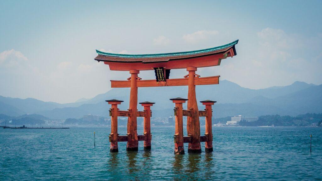 Hiroshima Reflect at Sites of Historical Significance